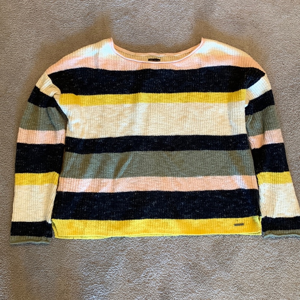 Medium Striped Light Weight Sweater